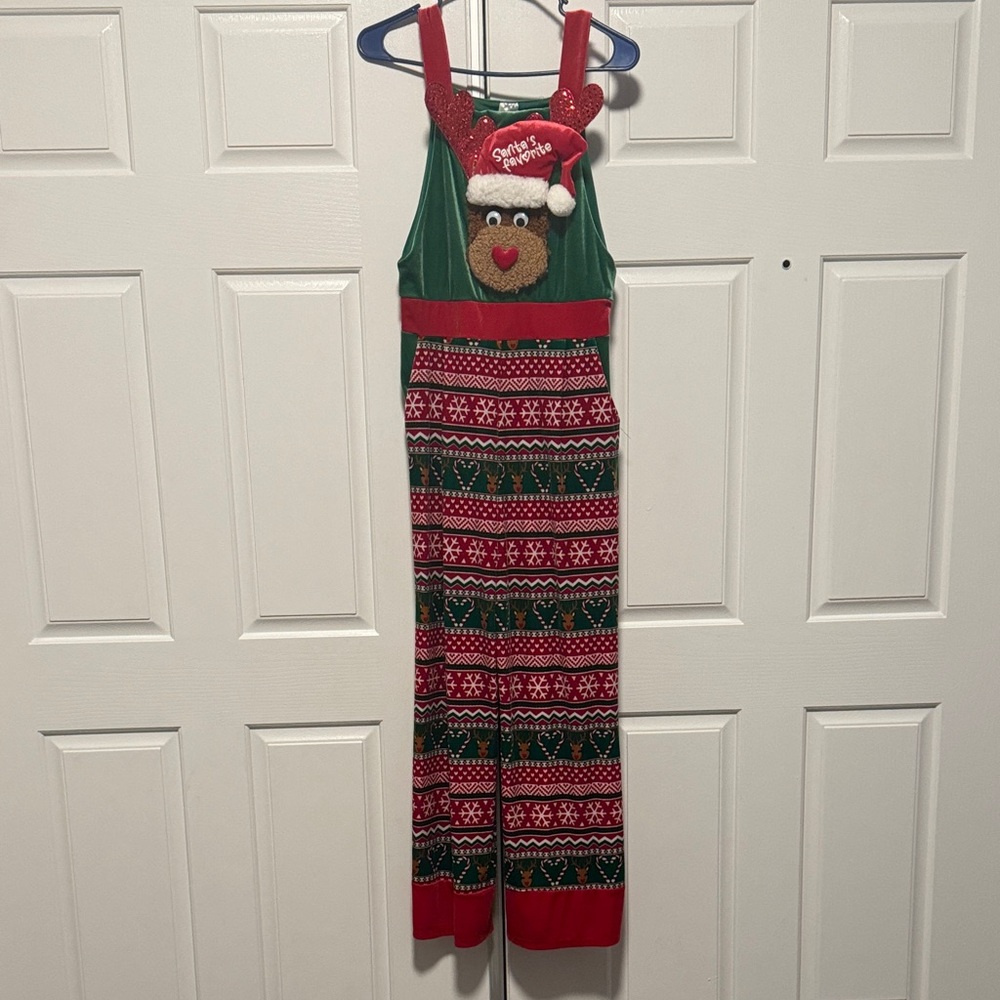 No Boundaries Red and Green Reindeer Pajama Set